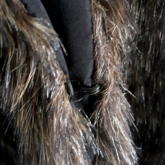 XMAS SALE🎄🥰Gorgeous Faux Fur Vest!! - Picture 7 of 15